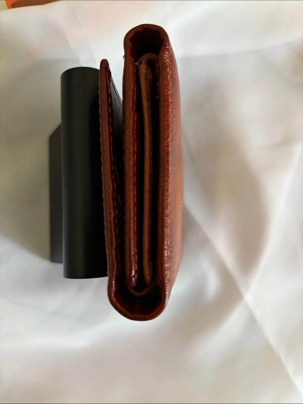 Men's Leather Trifold Wallet in Chestnut Brown